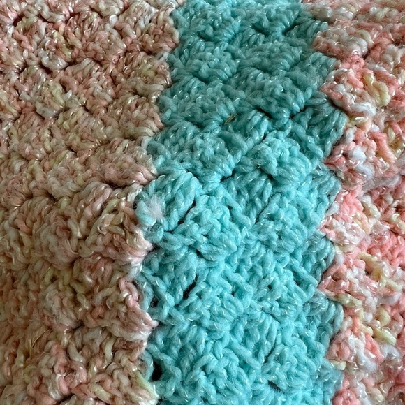 Hand made crochet baby blanket - Picture 8 of 8
